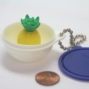 Vintage Tupperware Mini Thatsa Bowl Key Chain (dark blue top, white body) NEW!